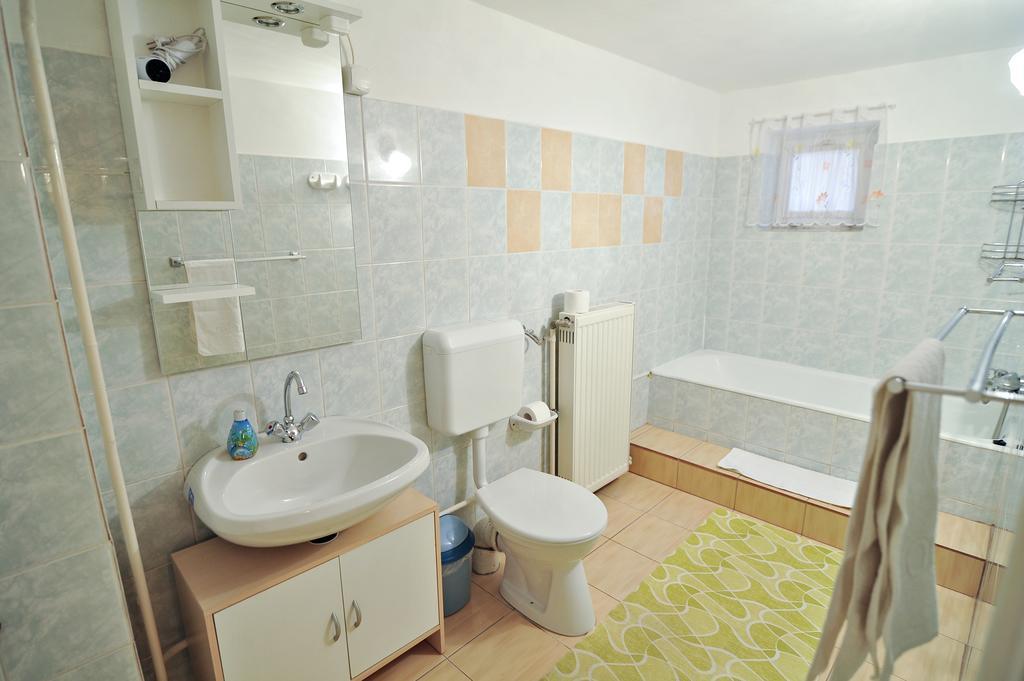 Almafa Apartmanhaz Eger Zewnętrze zdjęcie