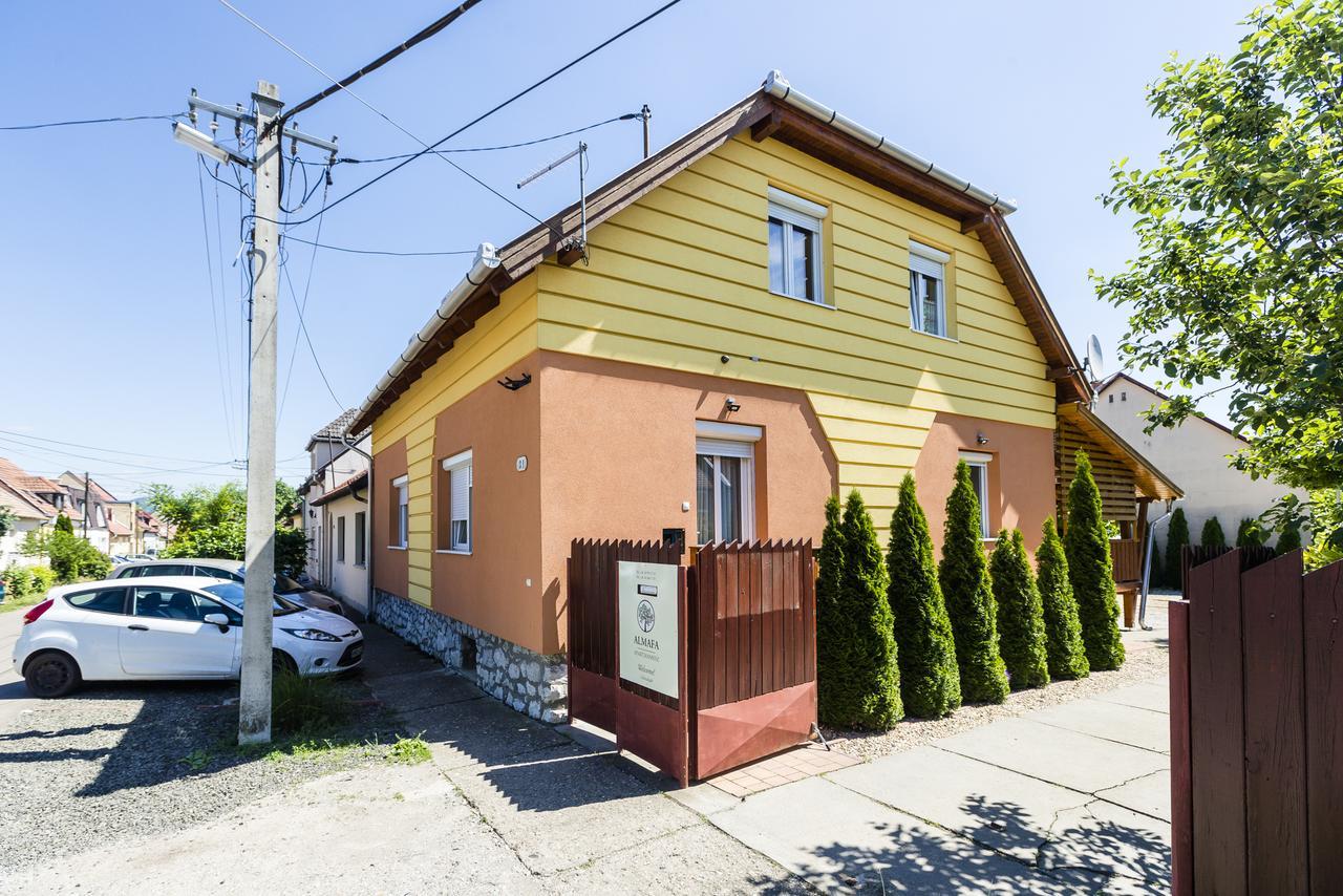 Almafa Apartmanhaz Eger Zewnętrze zdjęcie