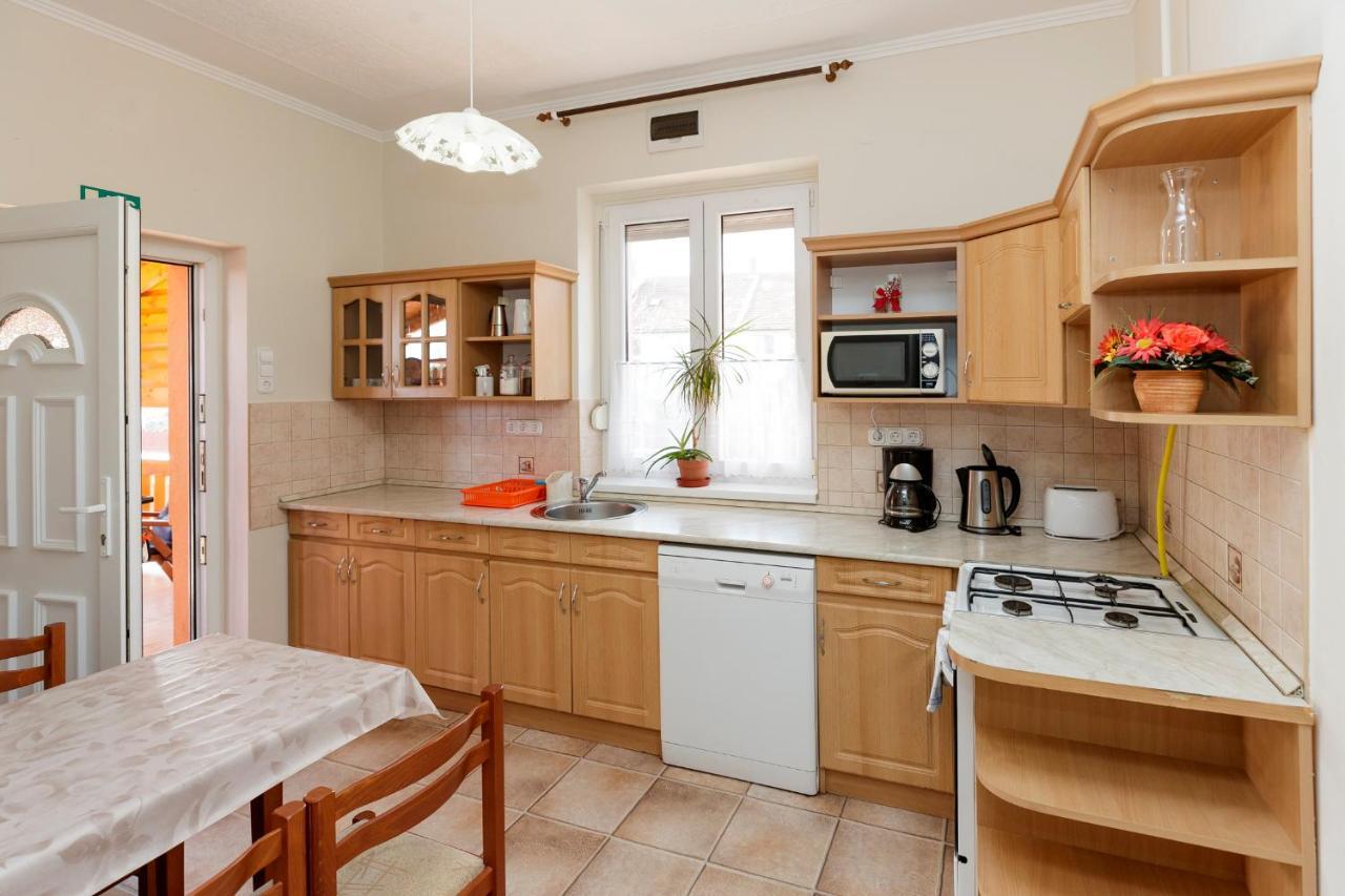 Almafa Apartmanhaz Eger Zewnętrze zdjęcie