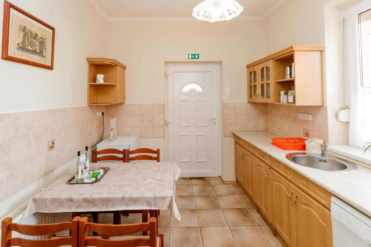 Almafa Apartmanhaz Eger Zewnętrze zdjęcie
